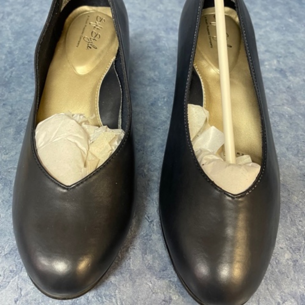 NEW Navy Shoes Pumps by Soft Style A Hush Puppies Company